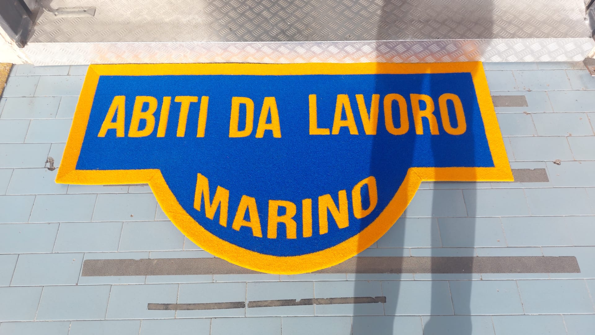 "Il tappeto personalizzato è impotante perché da il benvenuto nella vostra casa o attività"